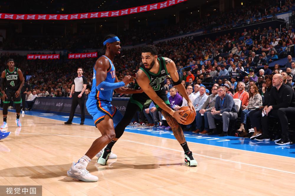 起的年轻一 起的年轻一